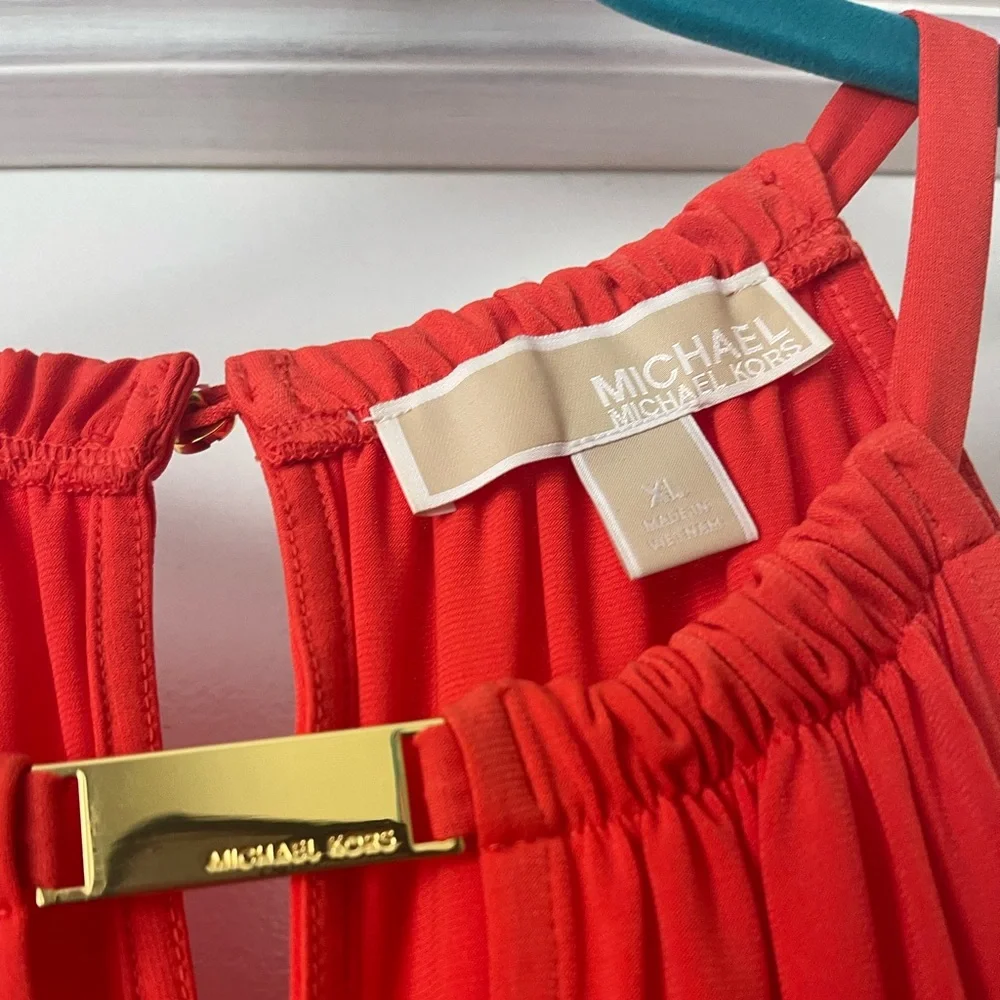 Vibrant Red Sleeveless Dress - Picture 2 of 2